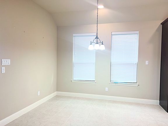 3rd image of 1001 Summer Ln