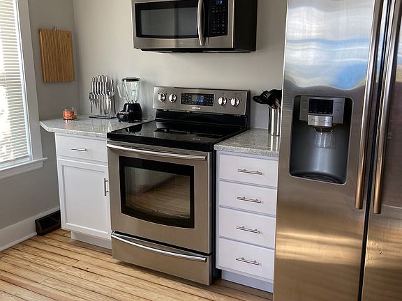 2nd image of 1488-1492 Lancaster Ave