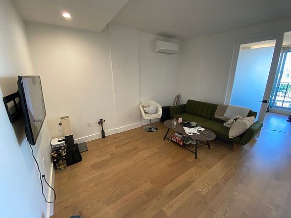 2nd image of 824 Lexington Ave #402