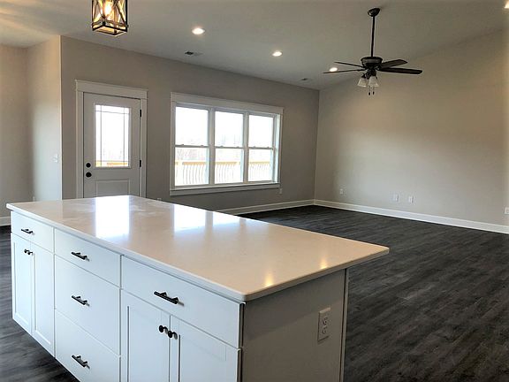 5th image of 1086 Deer Run Dr