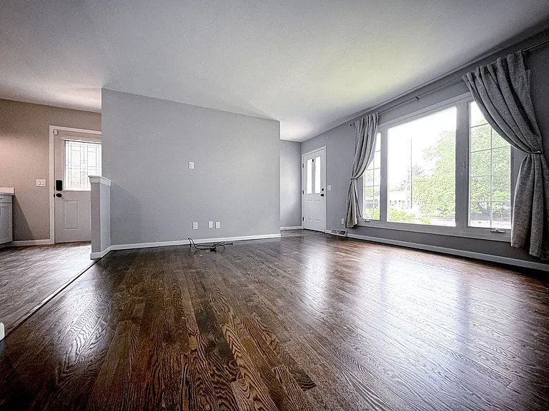 202 S Walbridge Ave — Photo 3