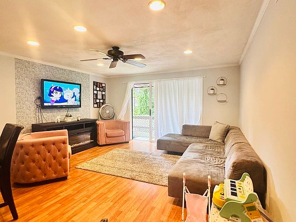 5th image of 520 High St #7