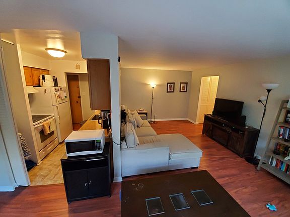 4th image of 468 W Melrose St APT 263