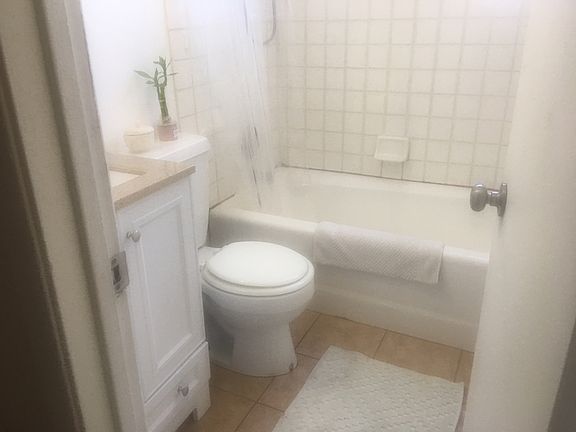 Front bathroom 