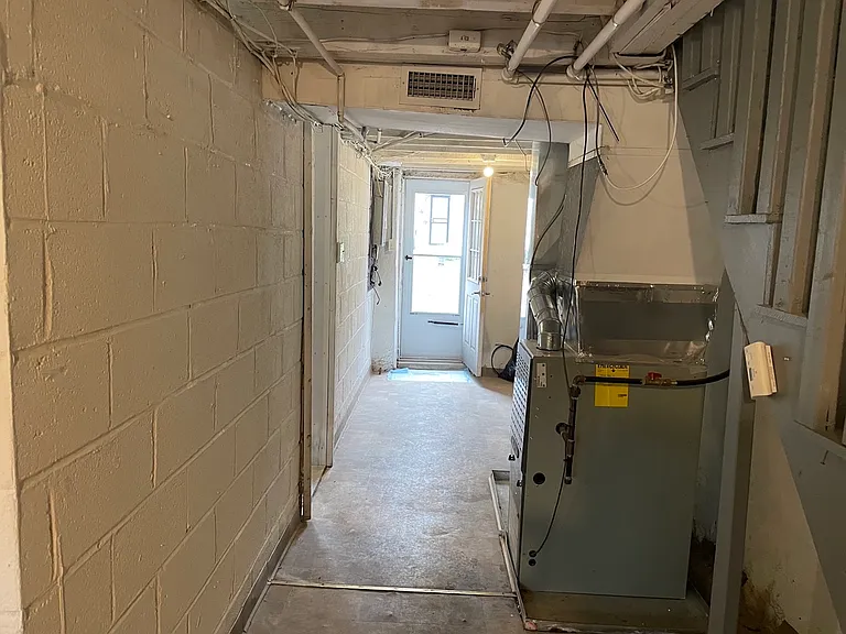 1131 Hellerman St — Photo 11