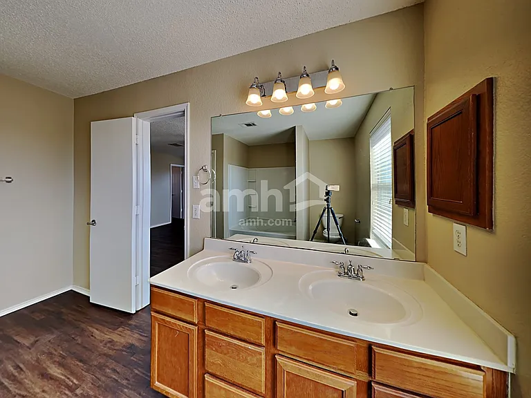1706 Santa Fe Trl — Photo 14