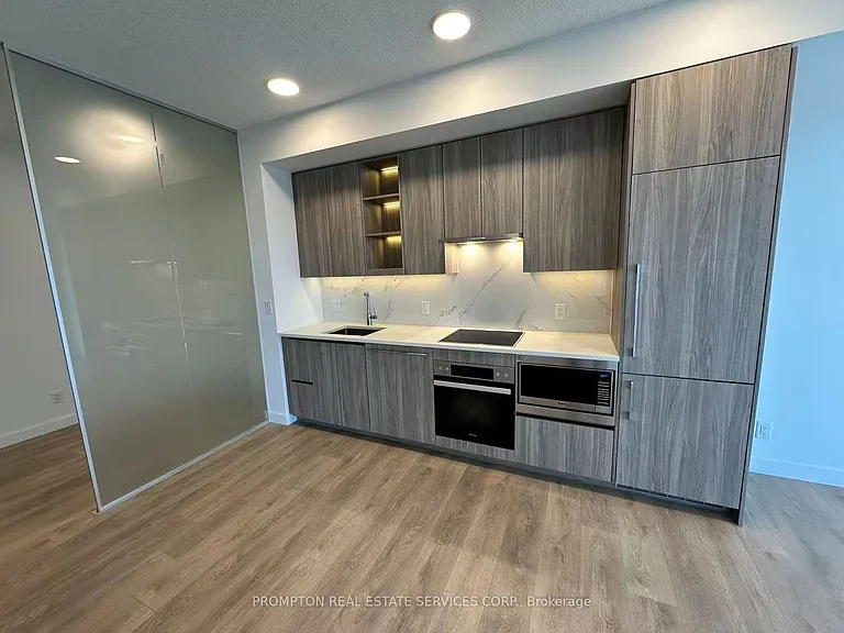 27 McMahon Dr #1701 — Photo 3