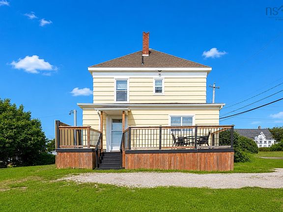 5th image of 32 Fraser Ave