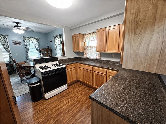 4th image of 509 E Market St