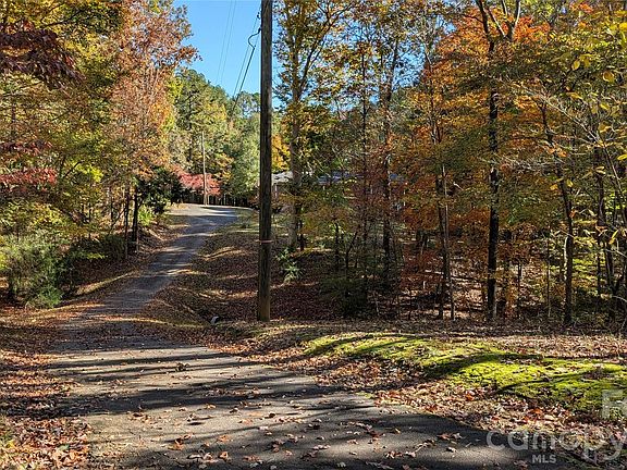 3rd image of 4193 Walker Rd