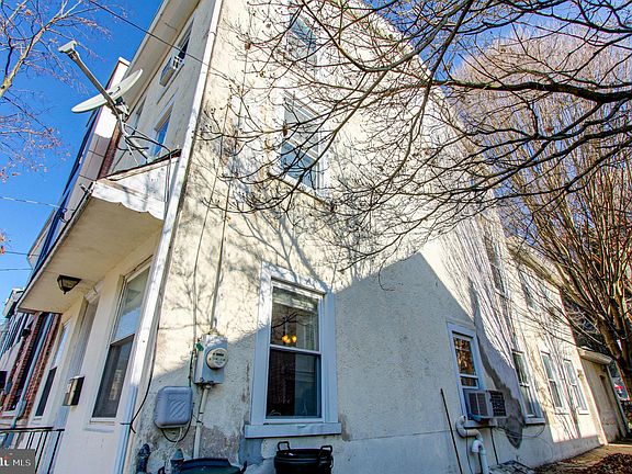 4th image of 4461 Silverwood St