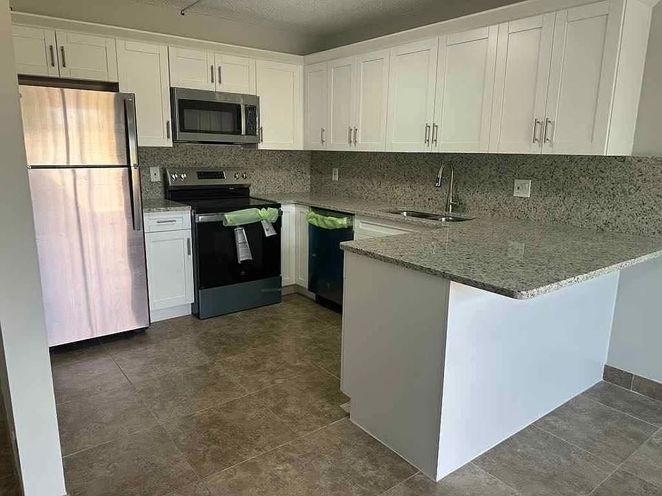 2nd image of 319 Woodland Rd