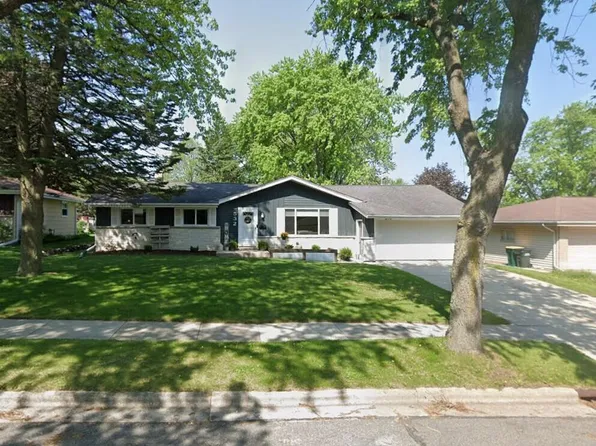 532 South 15th AVENUE, West Bend, WI 53095