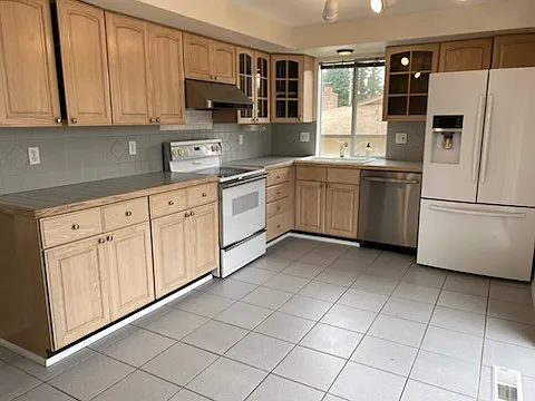 1050 Tacoma Ave NE — Photo 8