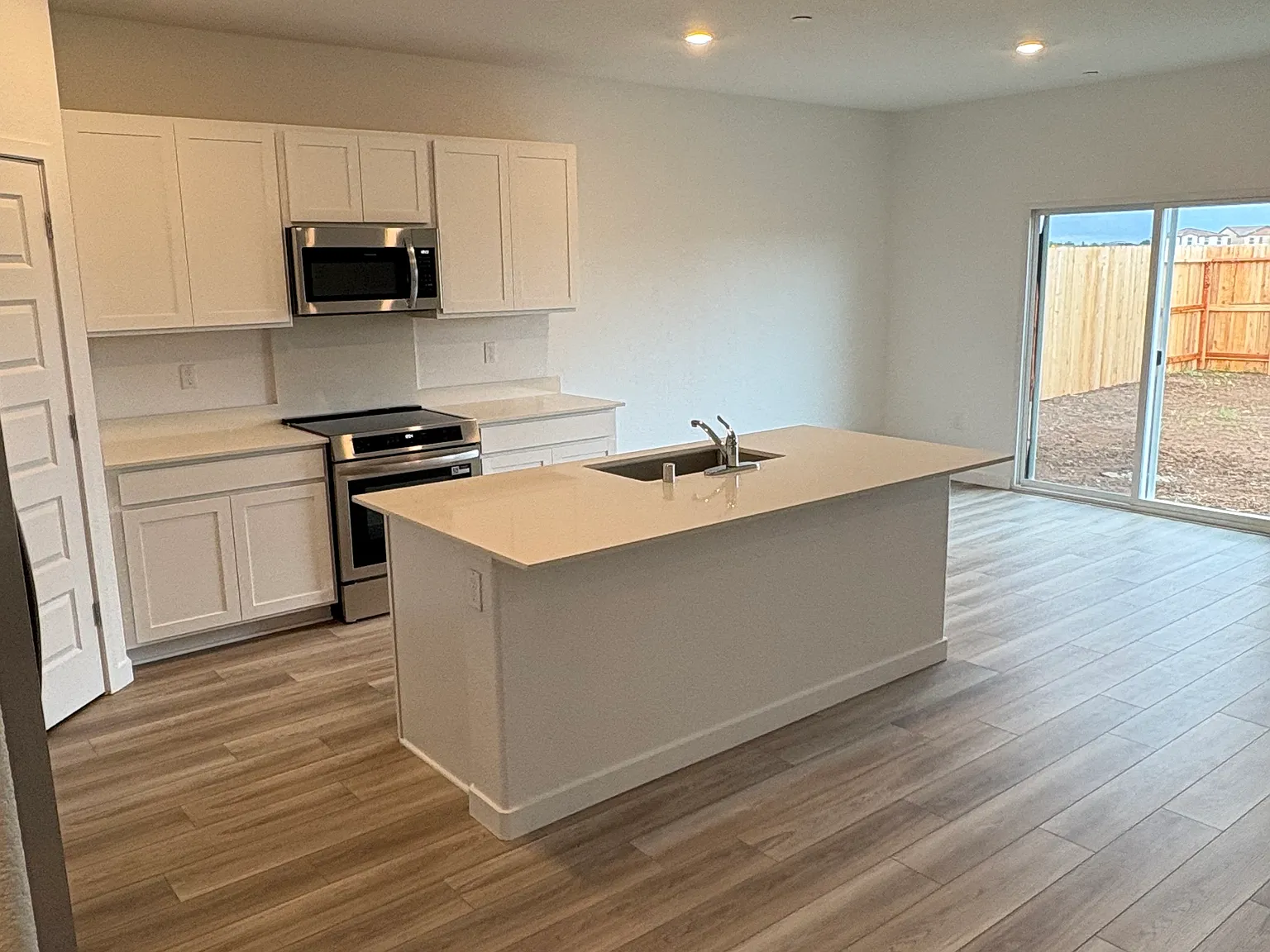 4 bed, 1832 sqft, $2,850 — Photo 2