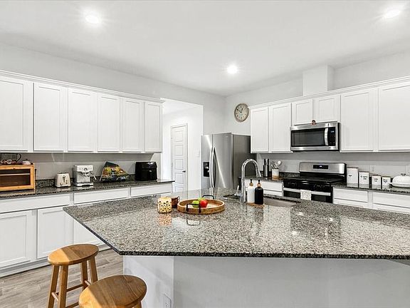 5th image of 1505 Holly Trail