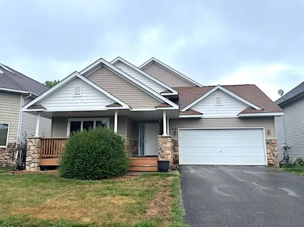 707 7th St, Chaska, MN 55318