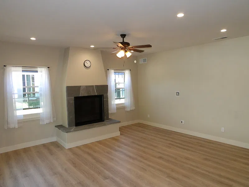 3 bed, 2.5 bath, 2000 sqft, $3,950 — Photo 4