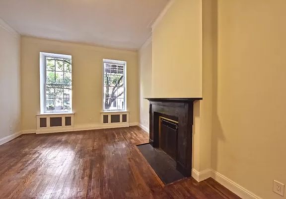 2nd image of 118 Waverly Pl APT 2A