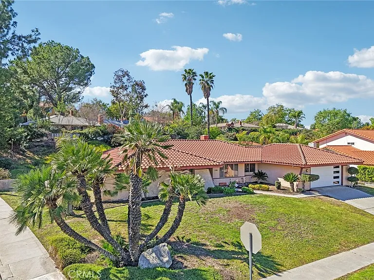 1500 Country Club Dr — Photo 37