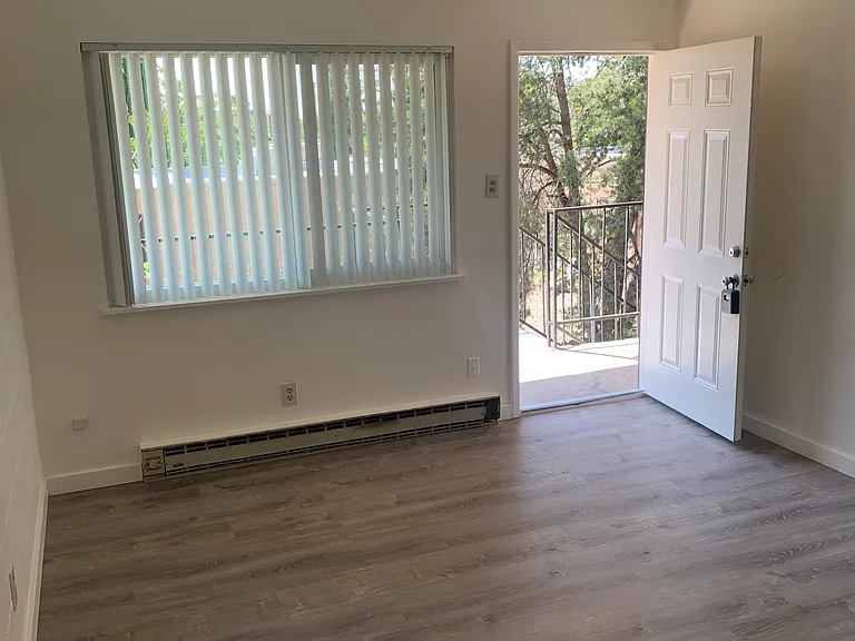 Renovated 1 Bedroom Apartment Close to UNM, CNM, and Roosevelt Park — Photo 29