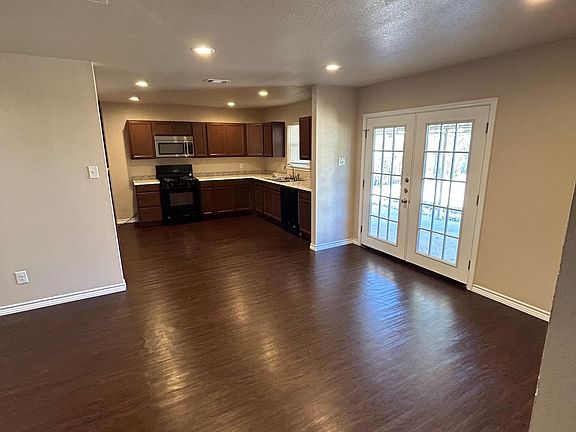 3rd image of 2708 W Boyce Ave