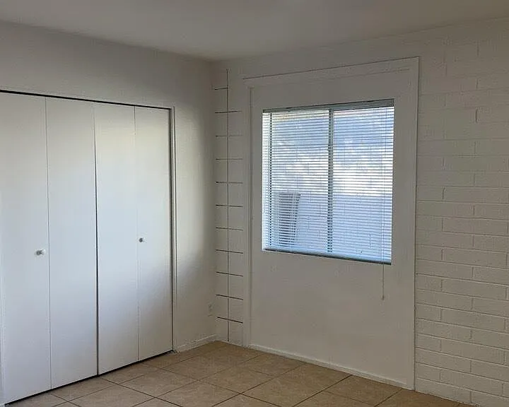 2028 W Cactus Rd #B — Photo 8