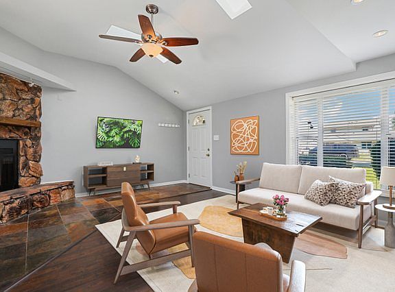 5th image of 4039 W 90th Pl