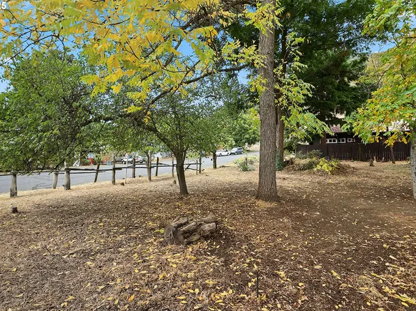 E Franklin St, Bingen, WA 98605