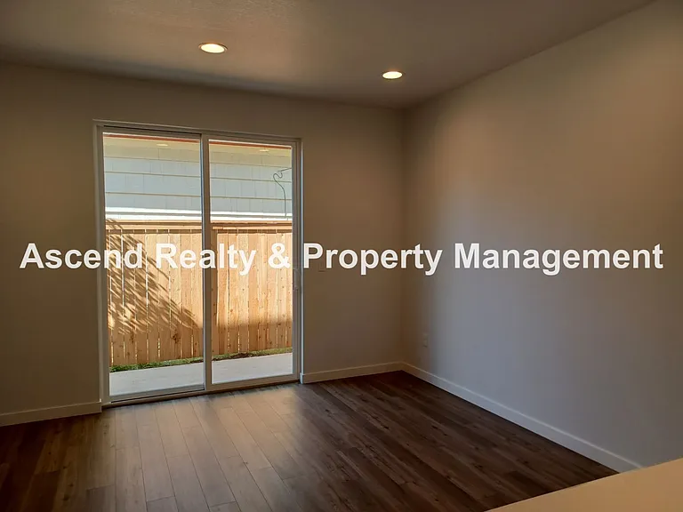 5311 NE 14th Pl — Photo 11