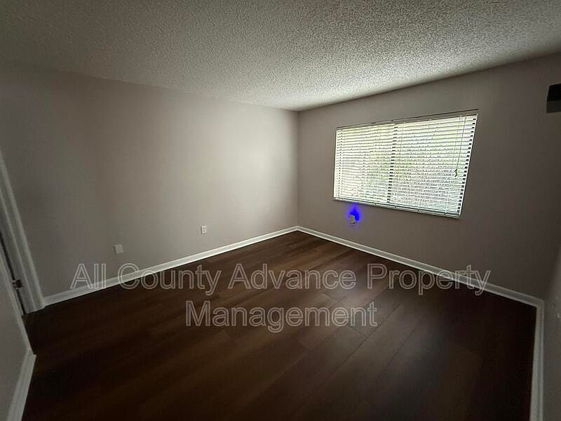 1st image of 640 Yorkshire Ct #640