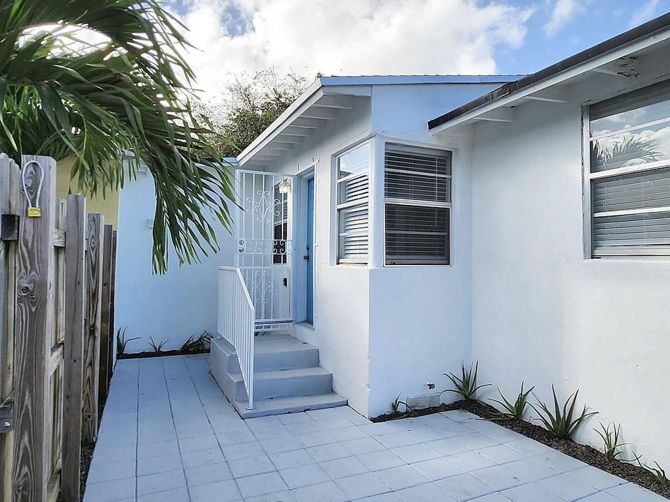 Patio, privacy fence and private entrance