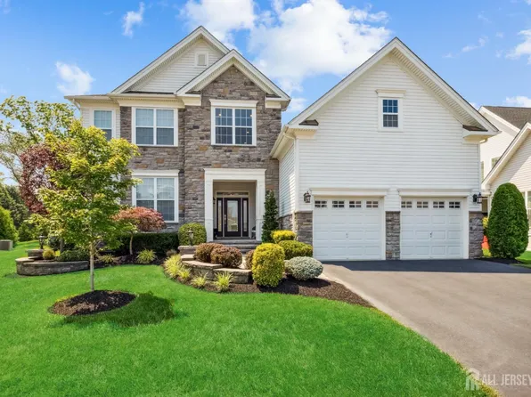 23 Inter Lachen Ct, Monroe, NJ 08831