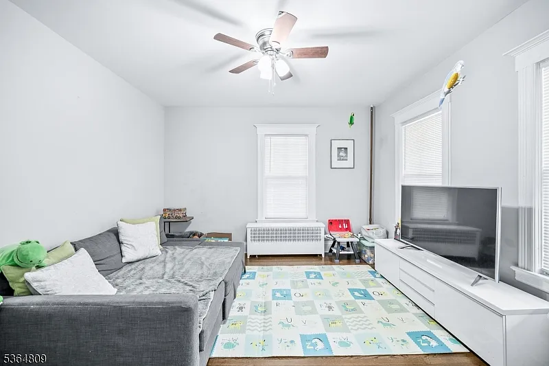 1 bed, 1.0 bath, $2,400 — Photo 3