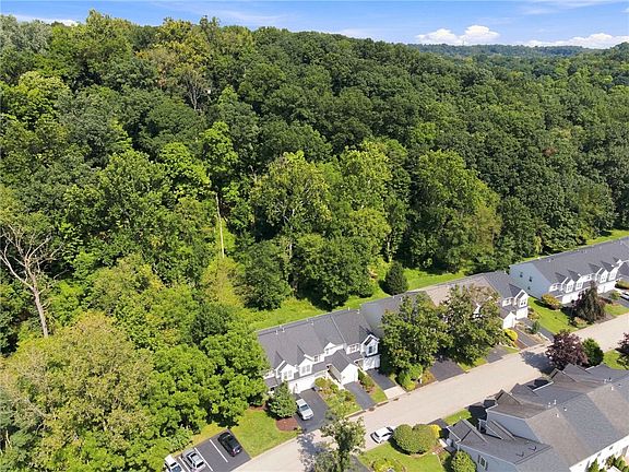 5th image of 249 Commons Dr