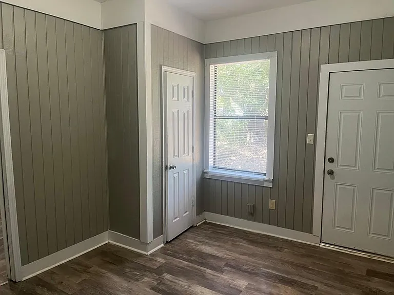 618 Clarke St — Photo 7
