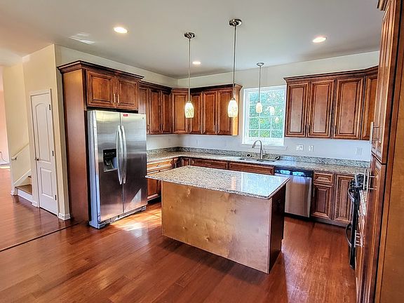 3rd image of 317 Marlow Ct