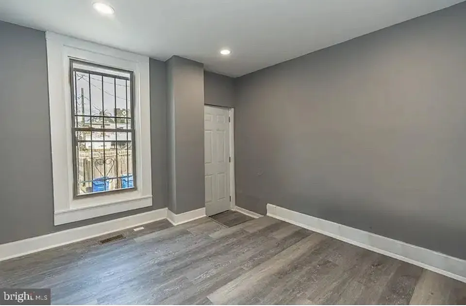 Living room - 500 N Port St