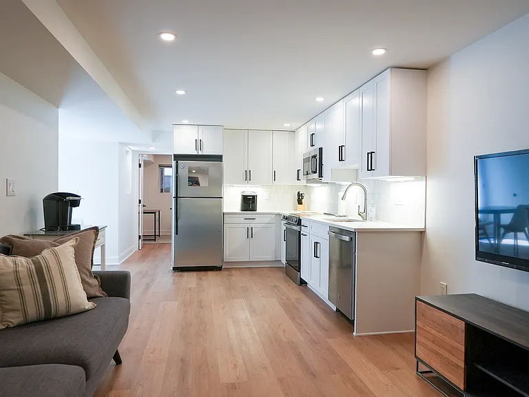 1622 Lamont St NW #1 — Photo 2