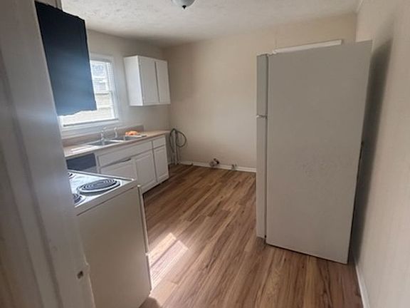 4th image of 2218 Chester St
