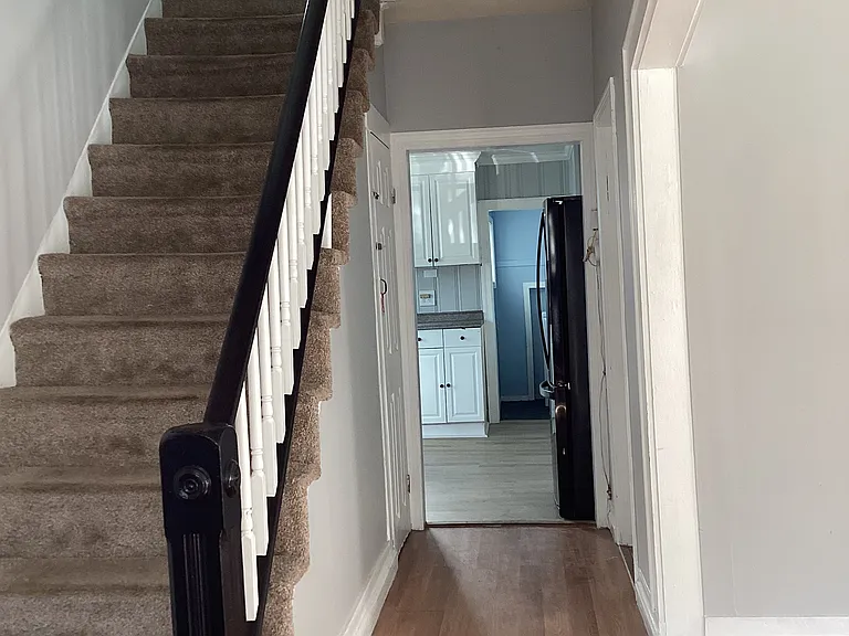 11 Rockdale Ave — Photo 8
