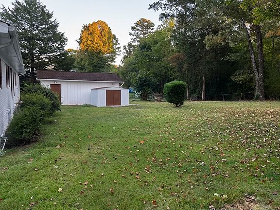3rd image of 3203 Tonia Dr SW