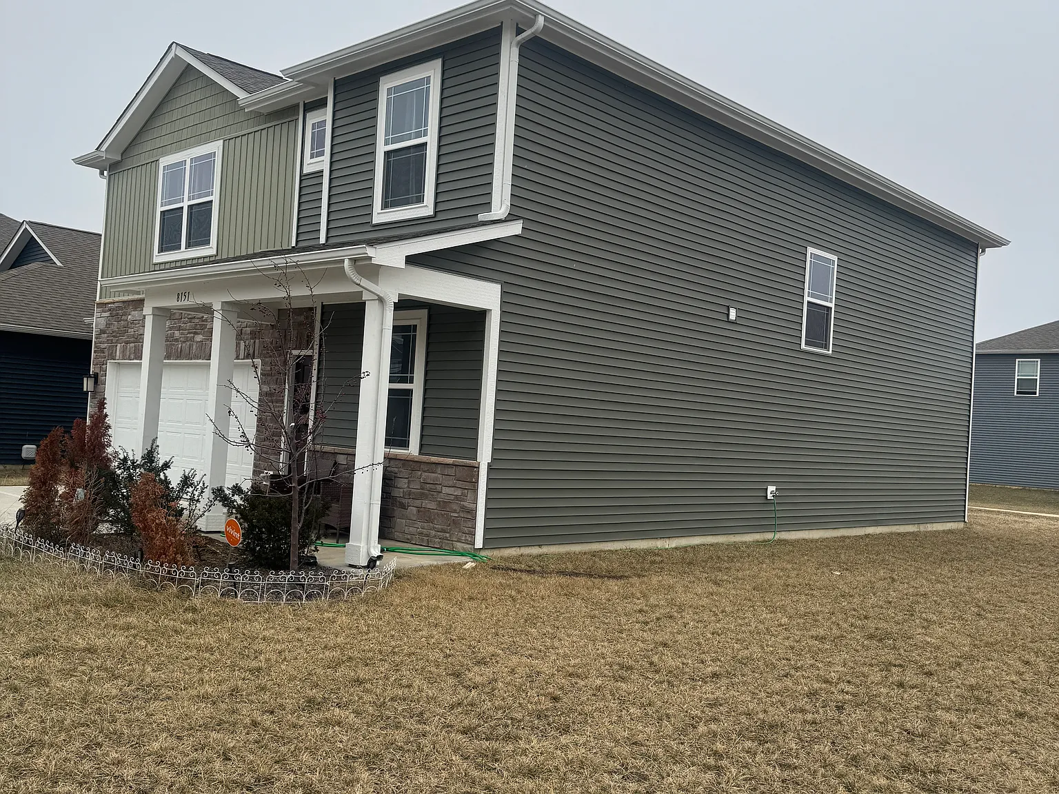 4 bed, 2356 sqft, $2,400 — Photo 3