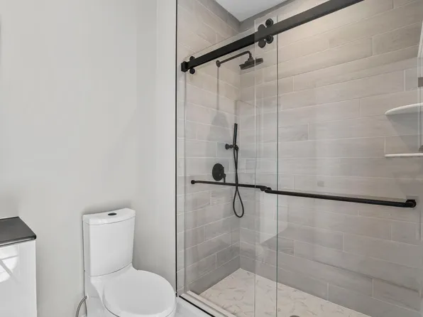 2021 Jones Road image 7 of 12