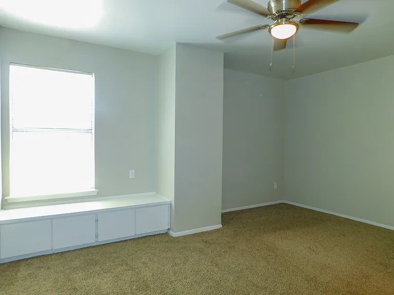1137 Dallas Dr — Photo 11