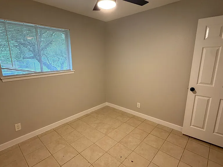 106 E Longspur Blvd — Photo 21