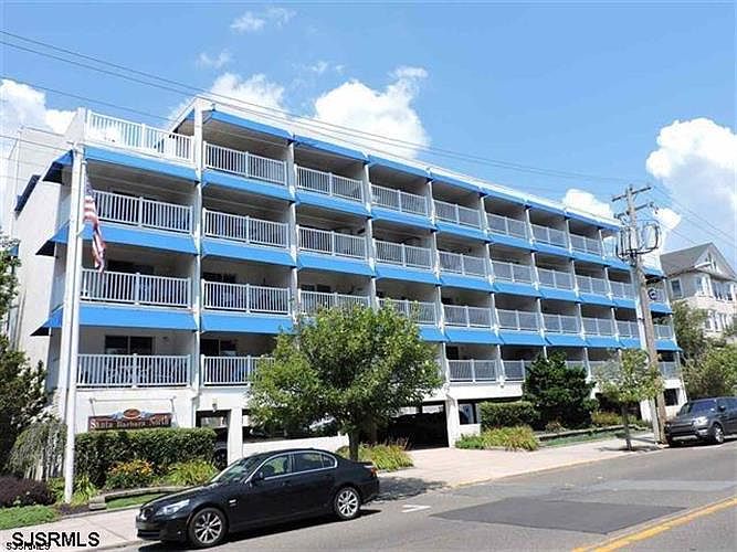 1st image of 928 Wesley Ave #202
