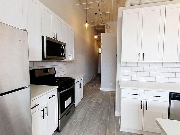 3rd image of 4435 W Fullerton Ave #4437-1