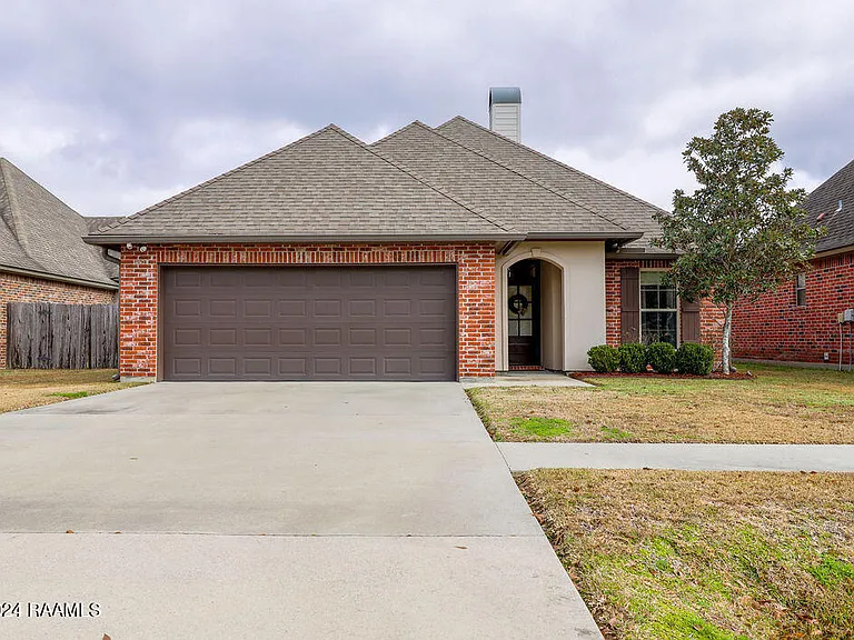228 Crenshaw Dr — Photo 1