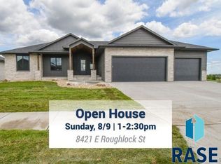 8421 E Roughlock St, Sioux Falls, SD 57110